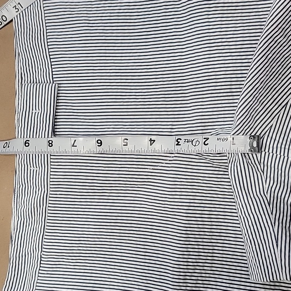 Ann Taylor Size 8 Blue White Striped Seersucker Devin City Short, Exc. Used Cond - Picture 8 of 12